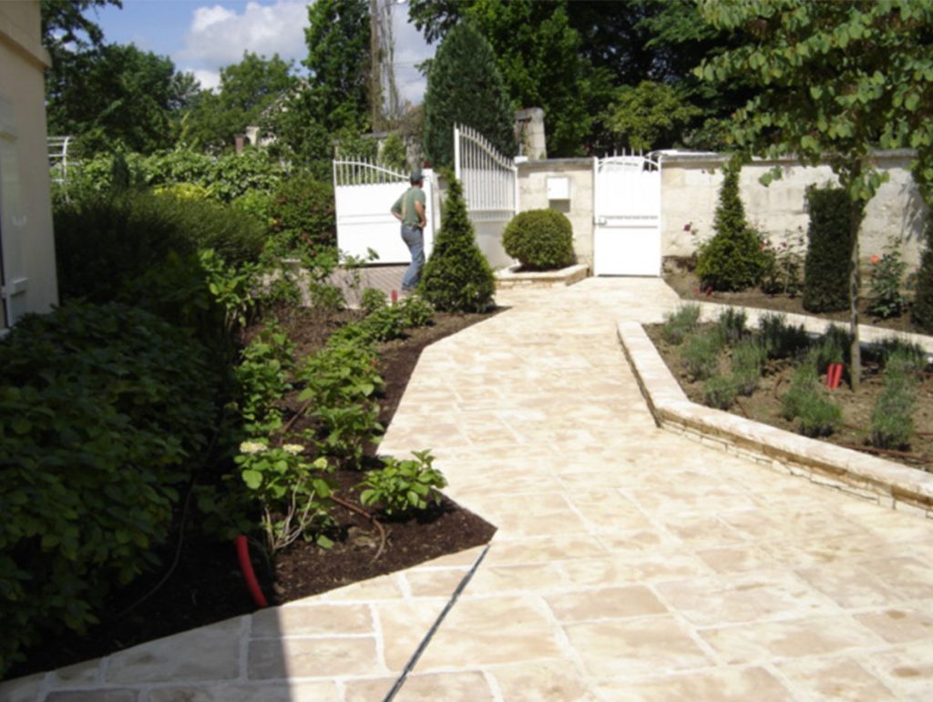 Allée pavée